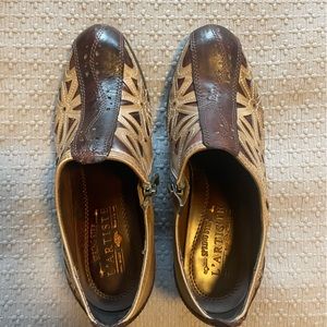 L’Artiste brown and tan shoes